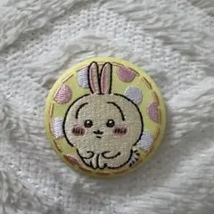 ちいかわ 刺繍缶バッジ うさぎ - メルカリ