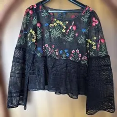 ニーナミュウ ブラック メッシュ 花柄刺繍 長袖ブラウスのサムネイル