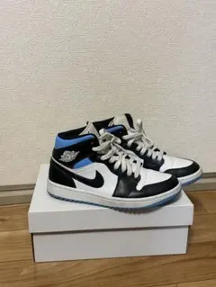 WMNS AIR JORDAN 1 MIDのサムネイル