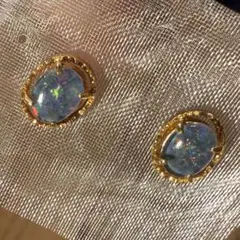925刻印 ゴールドカラー オパール系カボションピアス｜遊色が美しい上品デザイン