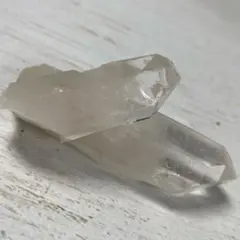 アーカンソー産レムリアンレインボーファントム 水晶クラスターヴィクトリーV字型