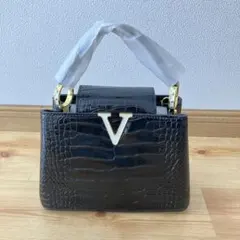 黒 クロコダイル風ショルダーバッグ V字ロゴ