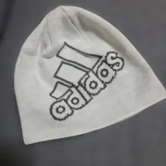 adidas ニット帽 ホワイト刺繍ロゴ