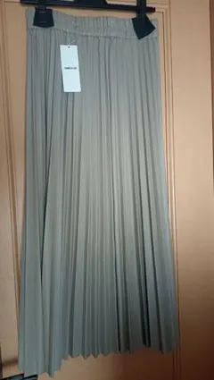 新品 コムサイズム　プリーツロングスカート