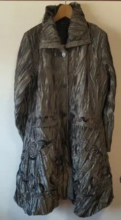 オリーブグリーン　リボン縫い付け　膝丈コート　キルティング裏地