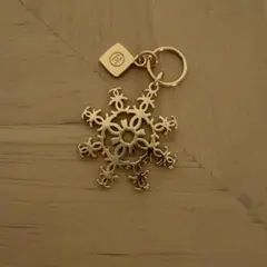 CHANEL スノーフレーク チャーム ゴールドのサムネイル