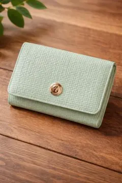 二つ折り財布 ミントカラー 上品 収納力あり 人気
