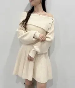 ナイスクラップ オフショルプリーツニットワンピース s