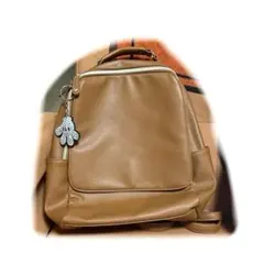 美品 ブラウン 合成皮革 リュック キーホルダーつき