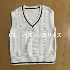 値下げ‼️ＧＵベスト　Ｓサイズ　白✖️黒