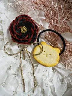 猫型ヘアゴムと赤黒花(和風)ピン　リボン3点セット