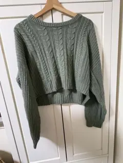 グリーン ケーブルニット クロップドセーター