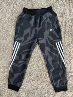 adidas ジオメトリックスウェットパンツ　150㎝