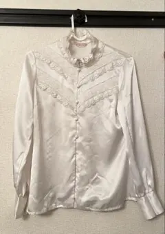 古着　ブラウス　ヴィンテージ　ホワイト　レース　レトロ　長袖　光沢