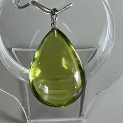 グリーン琥珀ペンダントネックレス - メルカリ