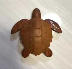 ハワイの木彫りのウミガメ磁石