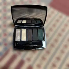 CHANEL TRAIT DE CARACTERE