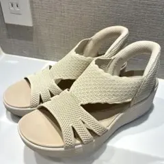 Skechers Slip-Ins コンフォートサンダル ベージュ 24㎝のサムネイル