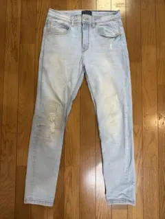 ZARA ライトブルースキニーデニム 膝ダメージ