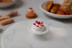 ミニチュア　いちごケーキ