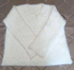 ホワイト フワフワ ニットセーター