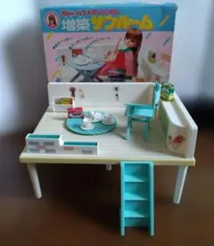 昭和レトロ】タカラ製リカちゃん 白い白い家具セットNEW学習机 - メルカリ