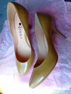 新品　試着のみダイアナ　ベージュパンプス　23cm