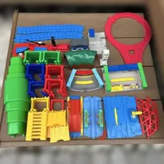 ダイソー プチ電車シリーズ 大量まとめ レール橋脚車両セット - メルカリ
