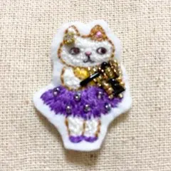 ビーズ　刺繍ブローチ　ハンドメイド　バイオリンのねこさん