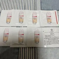 SHISEIDO エッセンス スキングロウ ファンデーション　130 サンプル