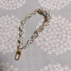 ハンドメイド　 細め2mmパラコード　ねじれ編み　ストラップ