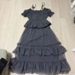 フリル付きオフショルダーグレー長袖ドレス
