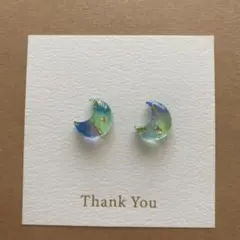 d-003天然石と琉球ガラスの三日月ピアス