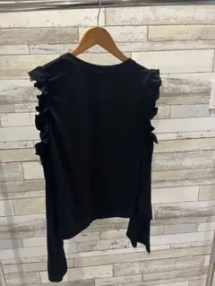 SLY 黒 フリル付き長袖Tシャツ