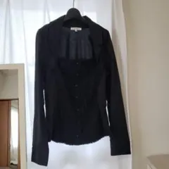 レース付きブラック長袖シャツ