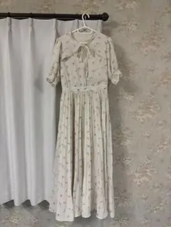 アプレジュール フロントオープン花柄ワンピース