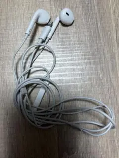 iPhone純正　有線イヤホン マイク、音量調整ボタン付き　Lightning