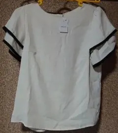 新品未使用・タグ付☆INGNI ホワイト フリル袖 半袖ブラウス M