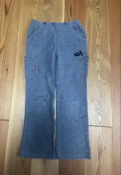 familiar グレー　リンゴ刺繍長ズボン 120cm