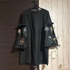 黒刺繍フレアスリーブチュニック