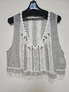 『さえら』で購入新品『ドロシー』脇下身幅56㎝シルク混の手染めの花モチーフのジレ