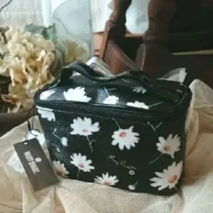 MARY QUANTバニティ 黒 カモミールポーチ