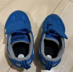 asicsスニーカー