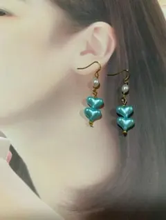 ブルー　ハート型ビーズ ピアス