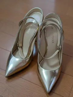 EMILIO PUCCI　ゴールドパンプスのサムネイル