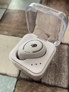 ワイヤレスイヤホン ホワイト Bluetooth 充電ケース付き