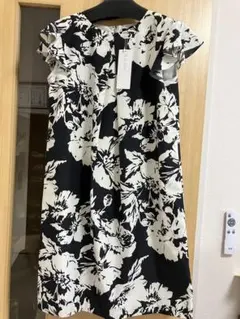 新品未使用タグ付きTO BE CHIC 42 半袖ひざ丈ワンピース 花柄