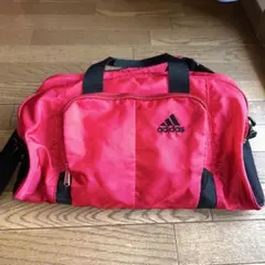 adidas 中型スポーツバッグ 赤黒