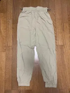 カーキ カジュアルパンツ