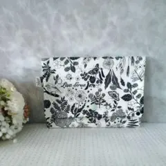 花柄　ボタニカル柄　ポーチ　御朱印帳ケース　マルチケース　リス　ちょうちょ